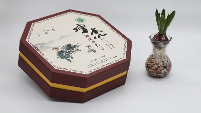享受清真美味，引領(lǐng)世界食尚！坤杰牛干巴天地蓋禮盒定做